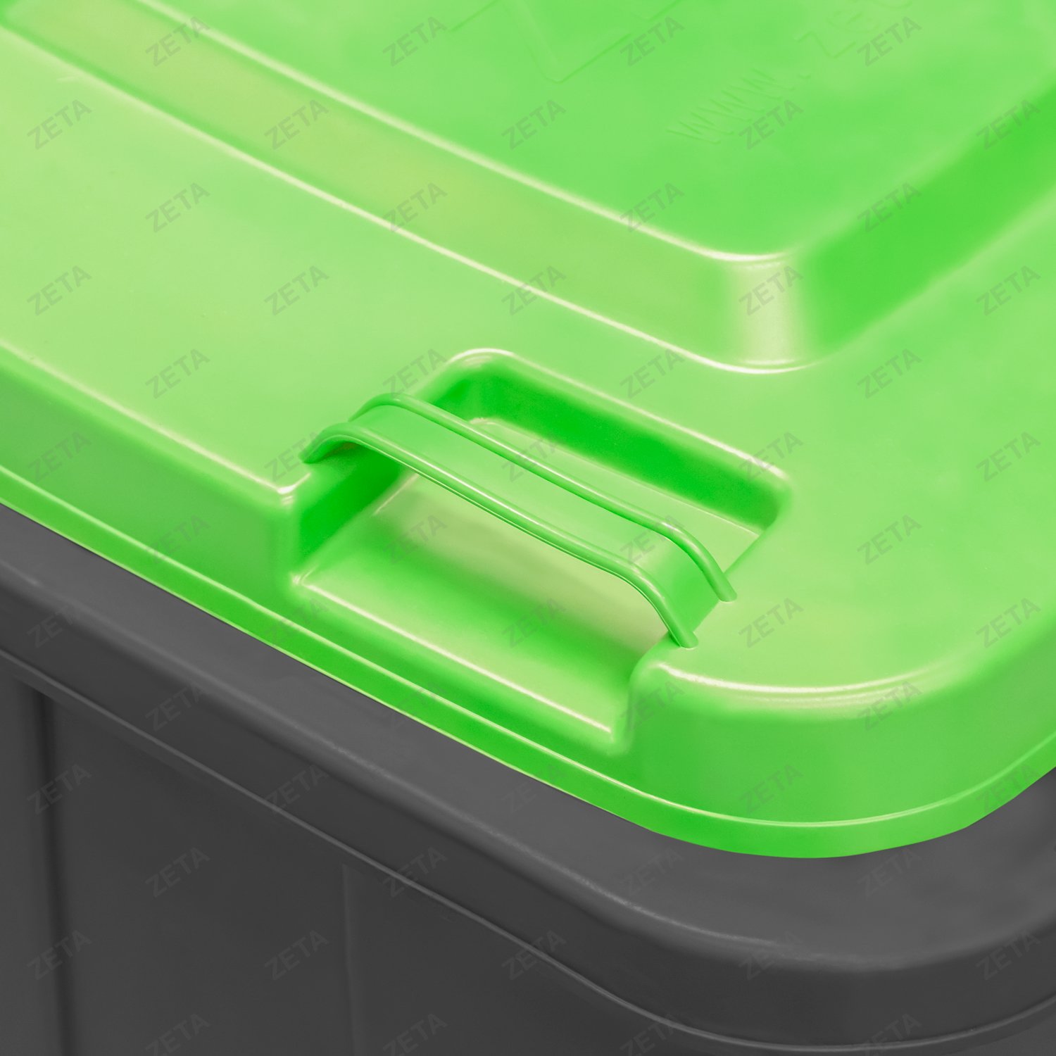 Мусорный бак с крышкой на колёсах, чёрный с салатовой или жёлтой крышкой (140 л.)